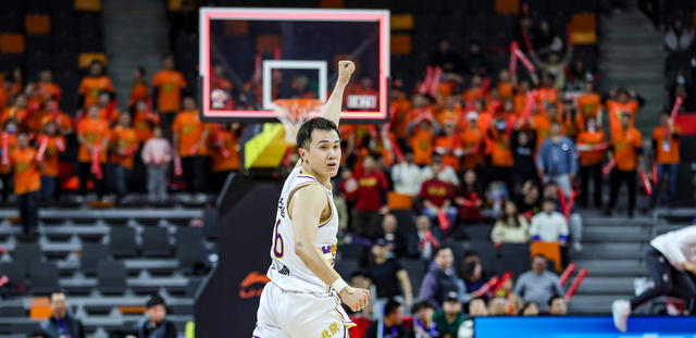 乐鱼-连续场被弃用！CBA单场38分神刀变废刀 还能翻身吗？