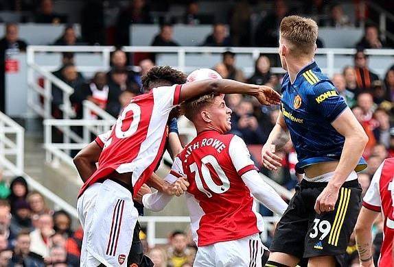 乐鱼app-枪手曼联大战争议频出 主裁尺度不一左右争4形势？